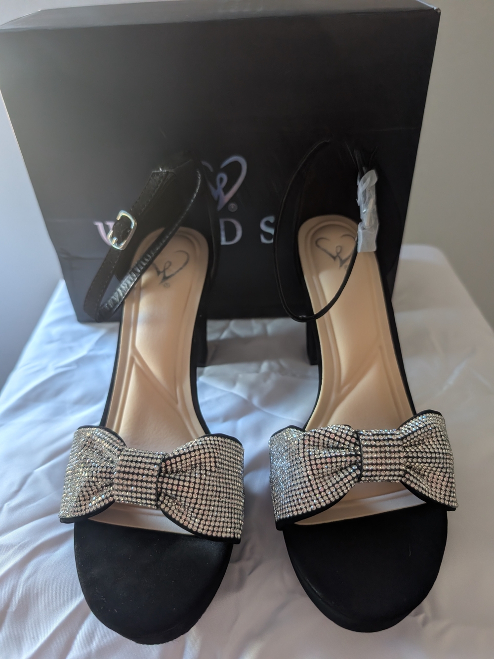 Windsor Charm Black Rhinestone Bow Platform Heels Size 8 New W Box! - Picture 2 of 3